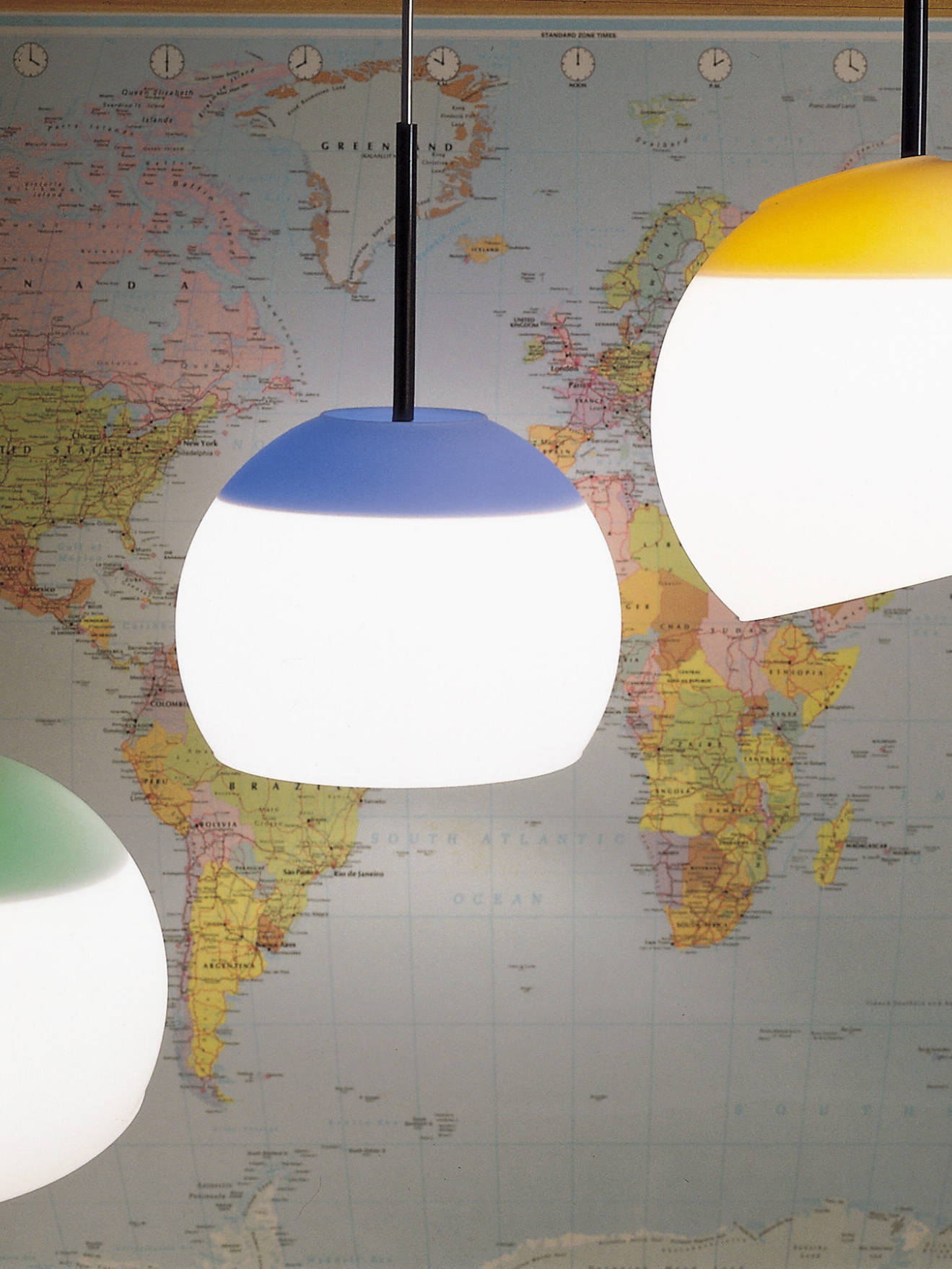 Globo - Lámpara colgante globo en interior moderno, iluminación de diseño en Barcelona