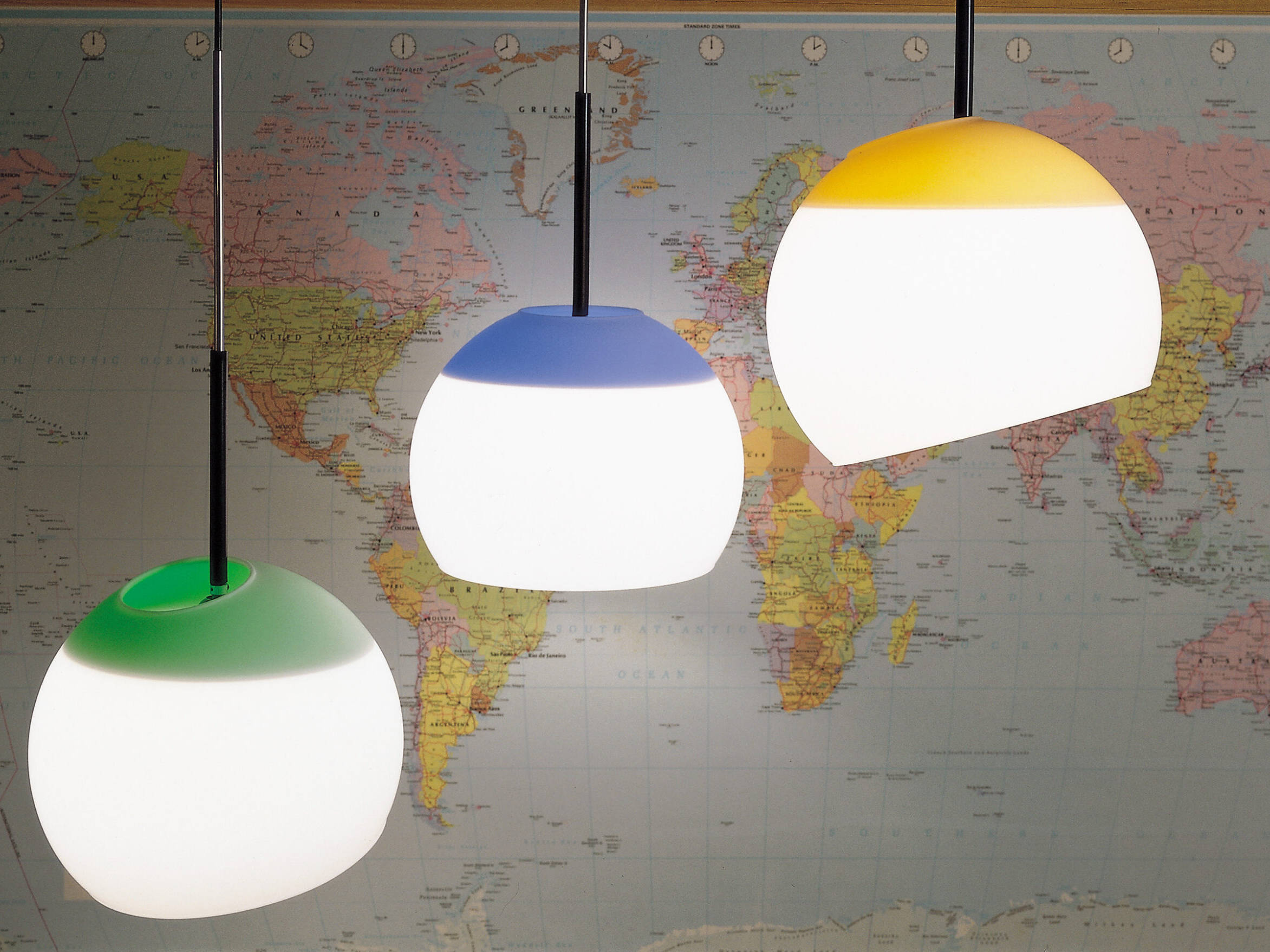 Globo - Lámpara colgante globo en interior moderno, iluminación de diseño en Barcelona