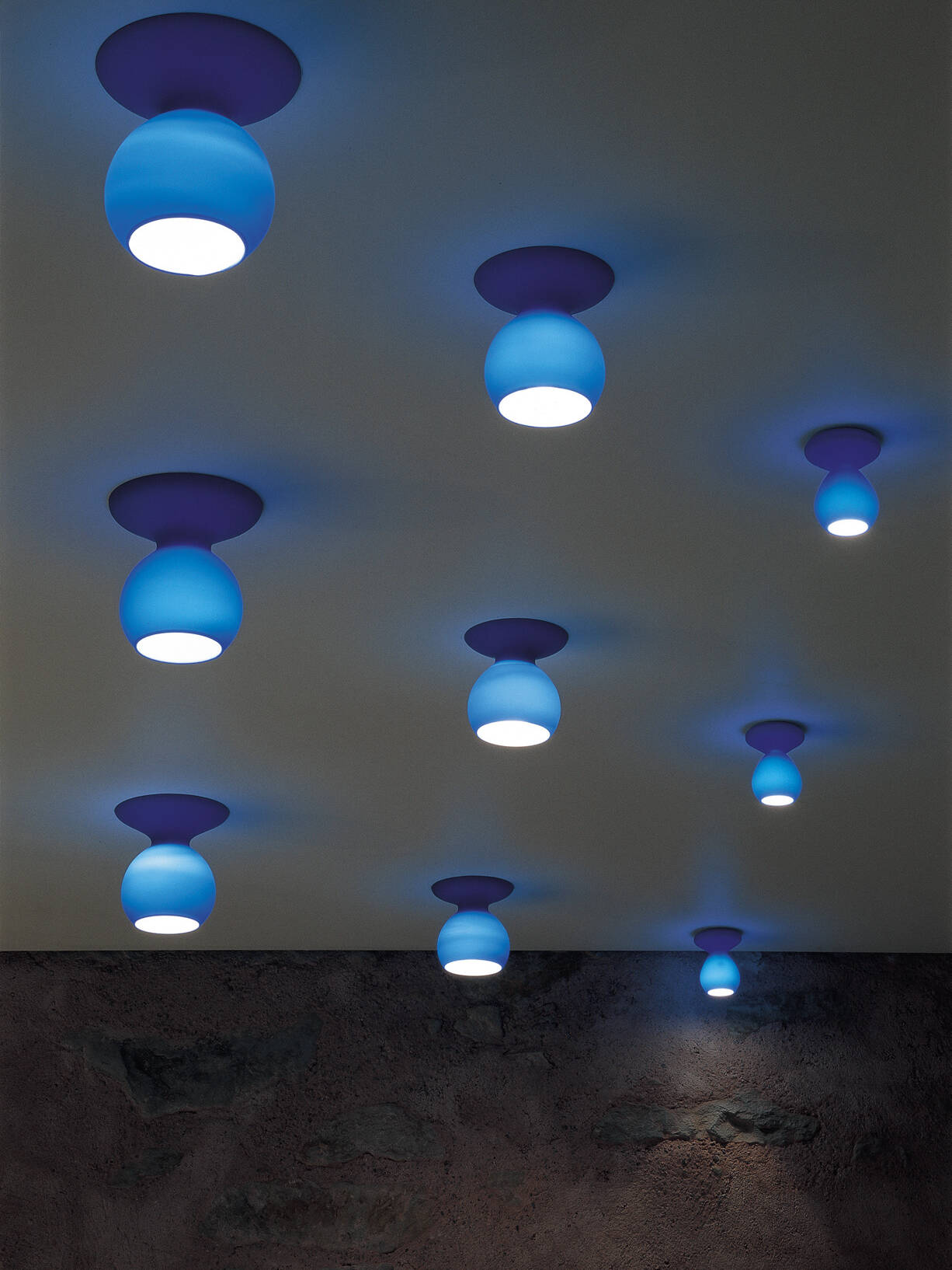 Gota - Lámparas de techo azules en composición, iluminación moderna para espacios interiories