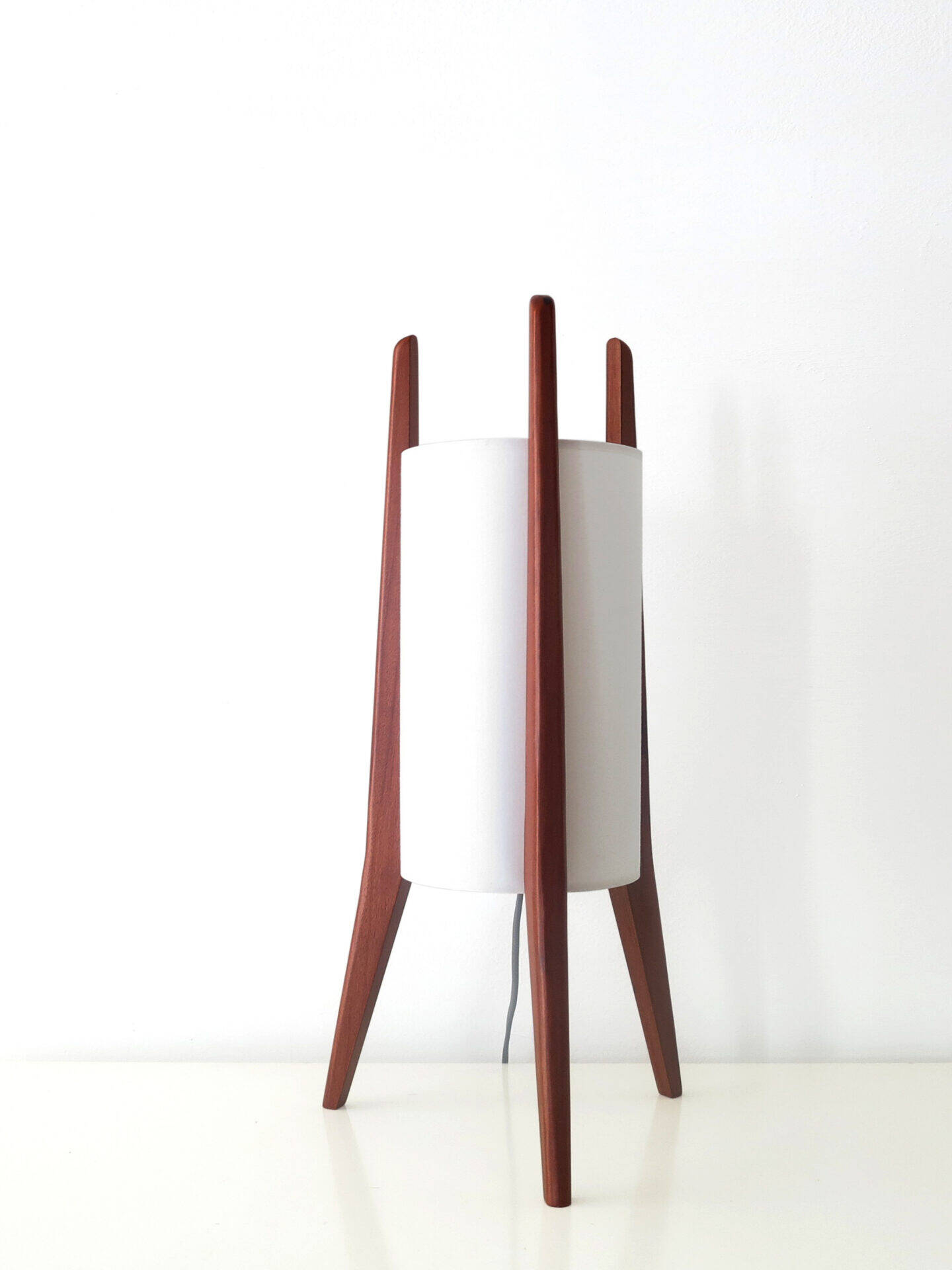 Rumba mesa - Lámpara de mesa de madera y pantalla cilíndrica, diseño elegante y contemporáneo