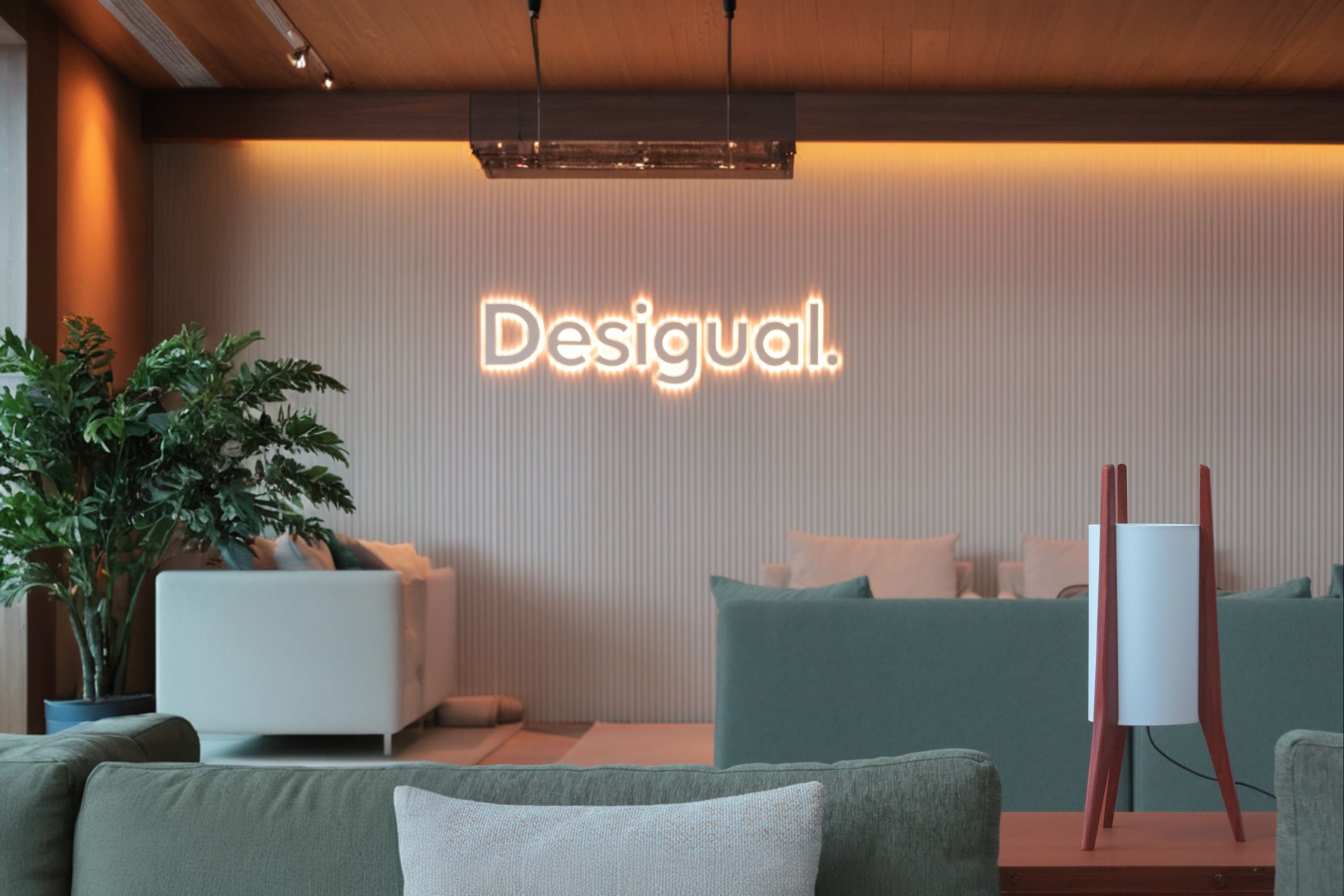 Rumba en las oficinas de Desigual